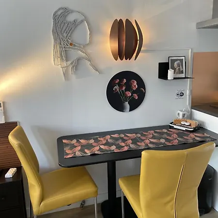 Quiet Luxury Studio, 11 Minutes From Station Maison d'hôtes