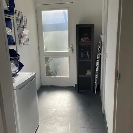 Quiet Luxury Studio, 11 Minutes From Station Affittacamere 3*